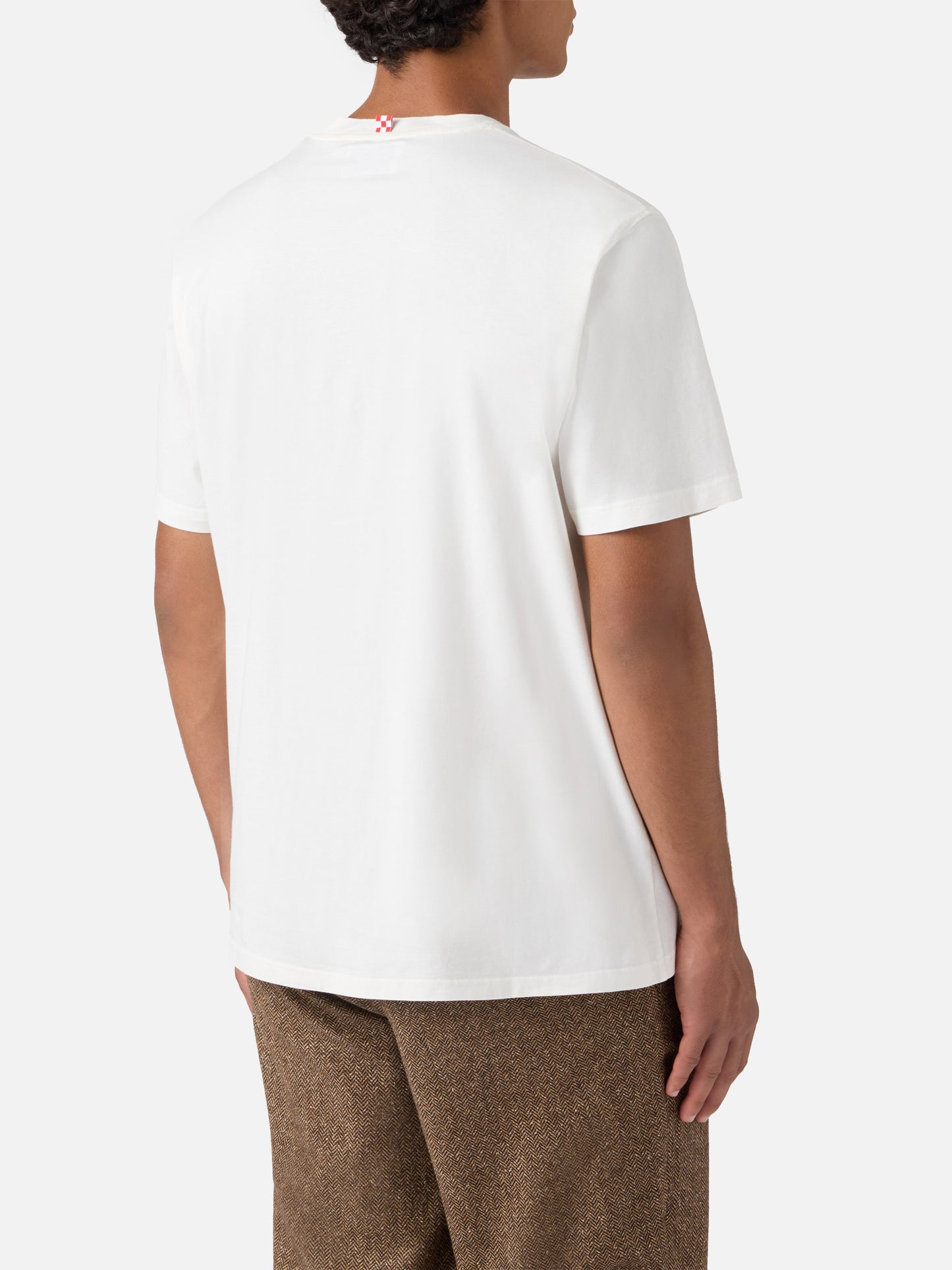T-shirt Connor in cotone bianco con ricamo sul taschino Coke is too expensive