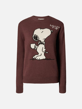 New Queen cashmere-blend sweater in brown with Snoopy jacquard and embroidery | PEANUTS SPECIAL EDITION