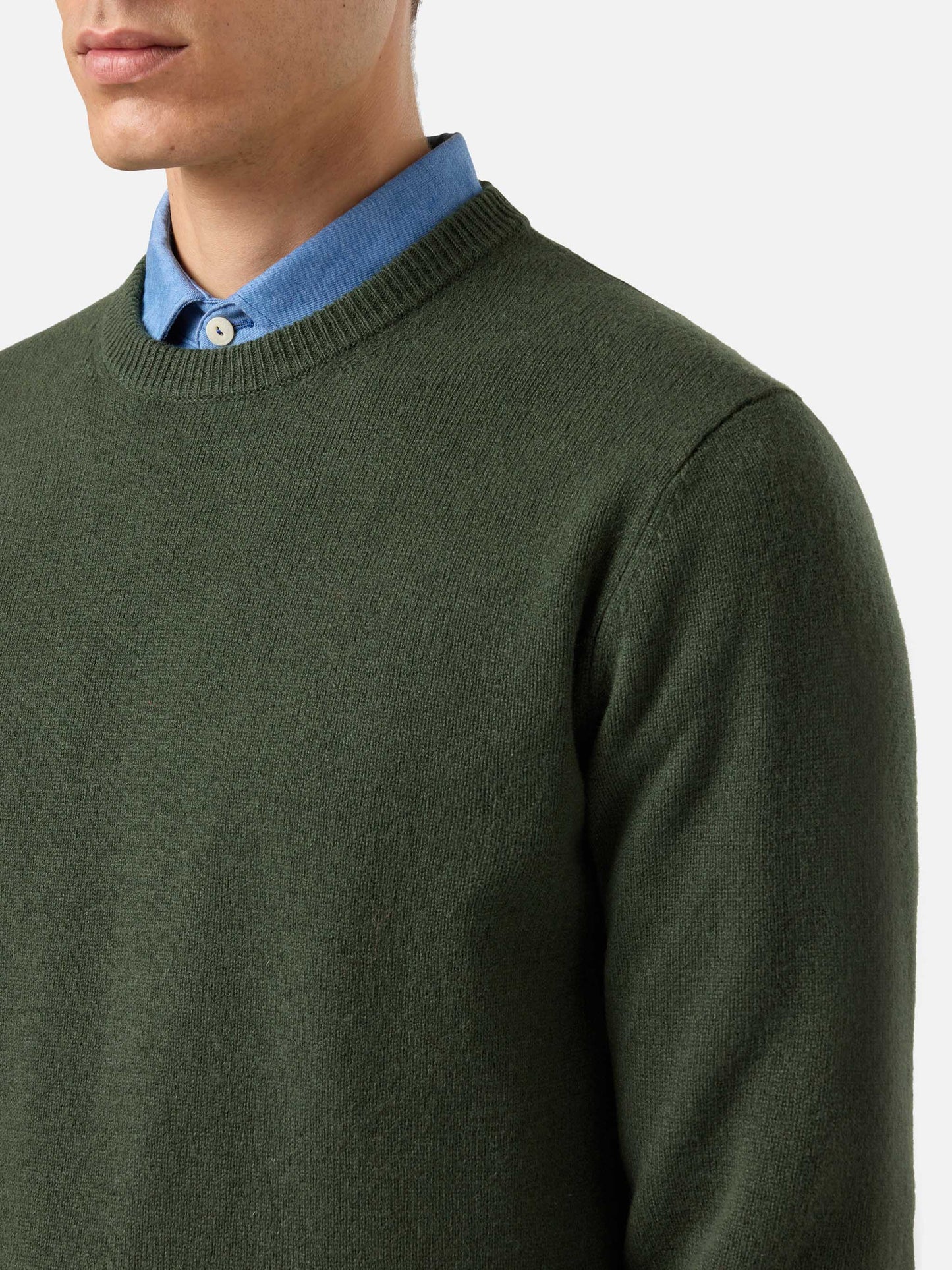 Regent 100% lambswool sweater in military green