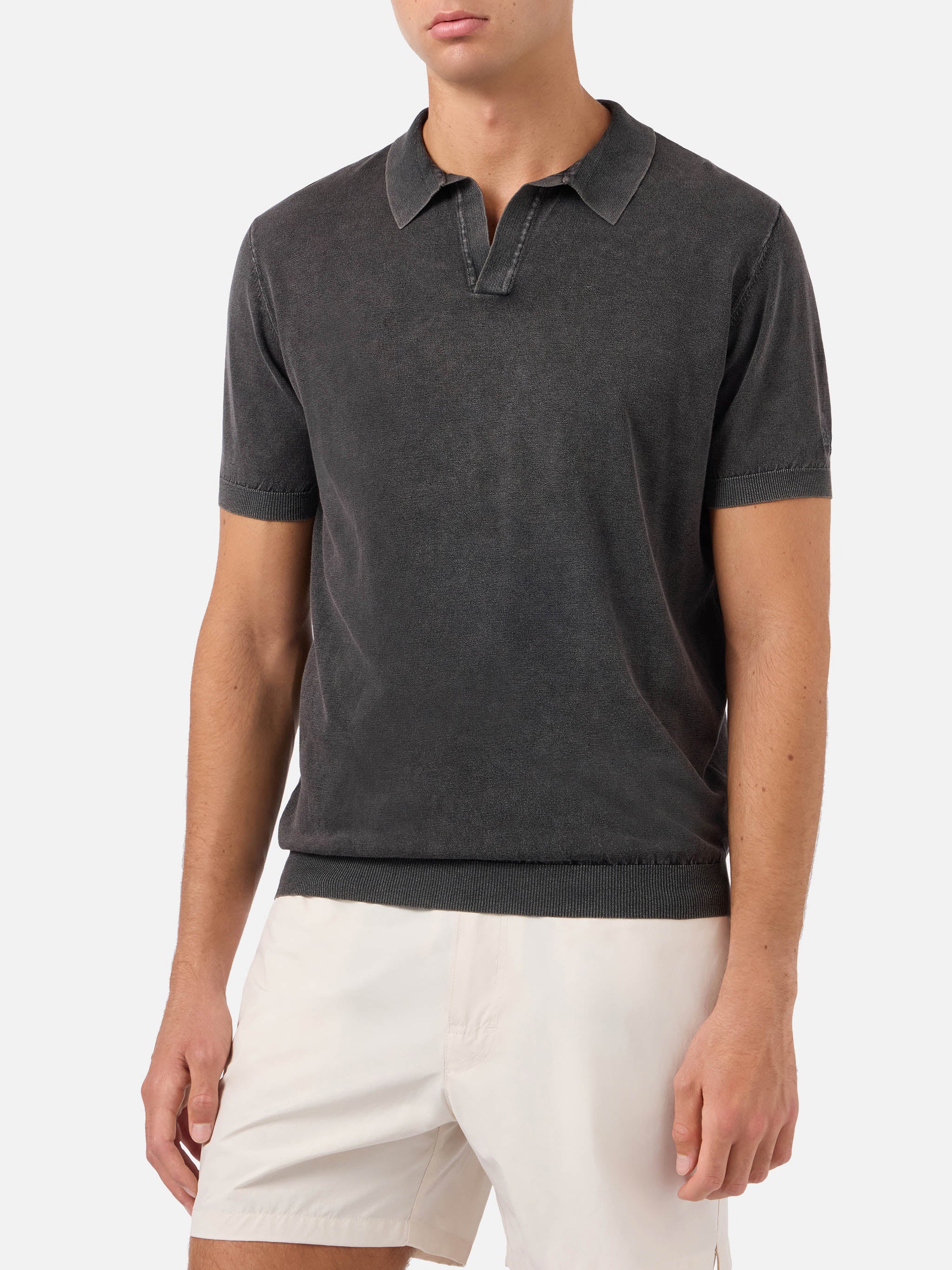 Black buttonless knitted polo shirt Sloan with vintage treatment