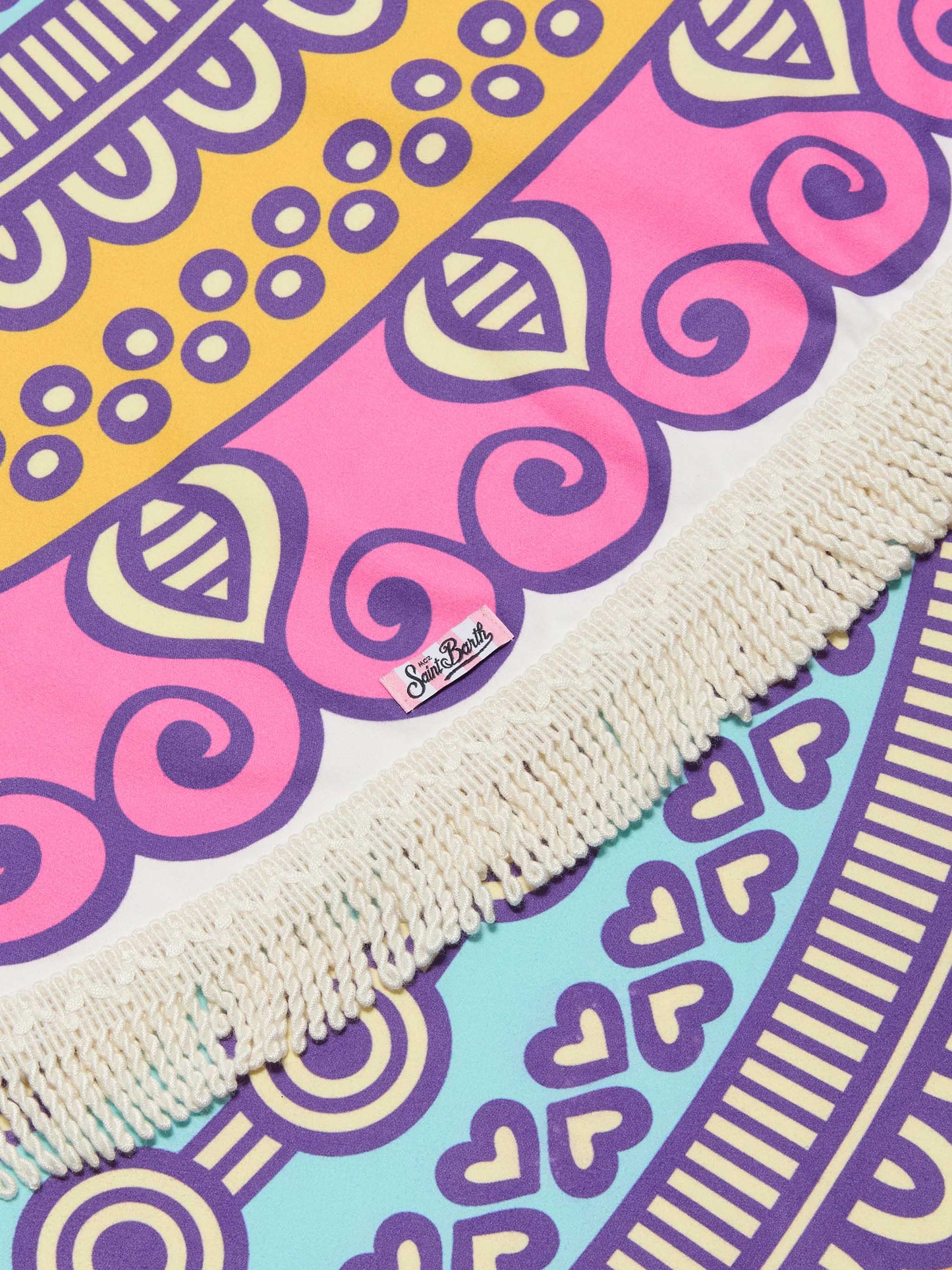 Rundes Strandtuch von Solyn mit Mandala-Muster