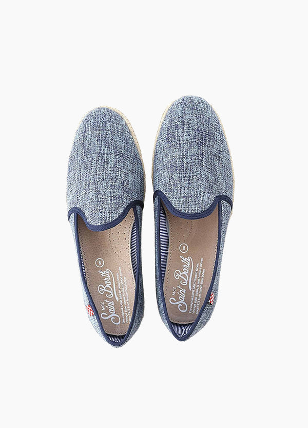 Blaue Canvas-Schuhe