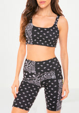 Woman activewear with bandanna print