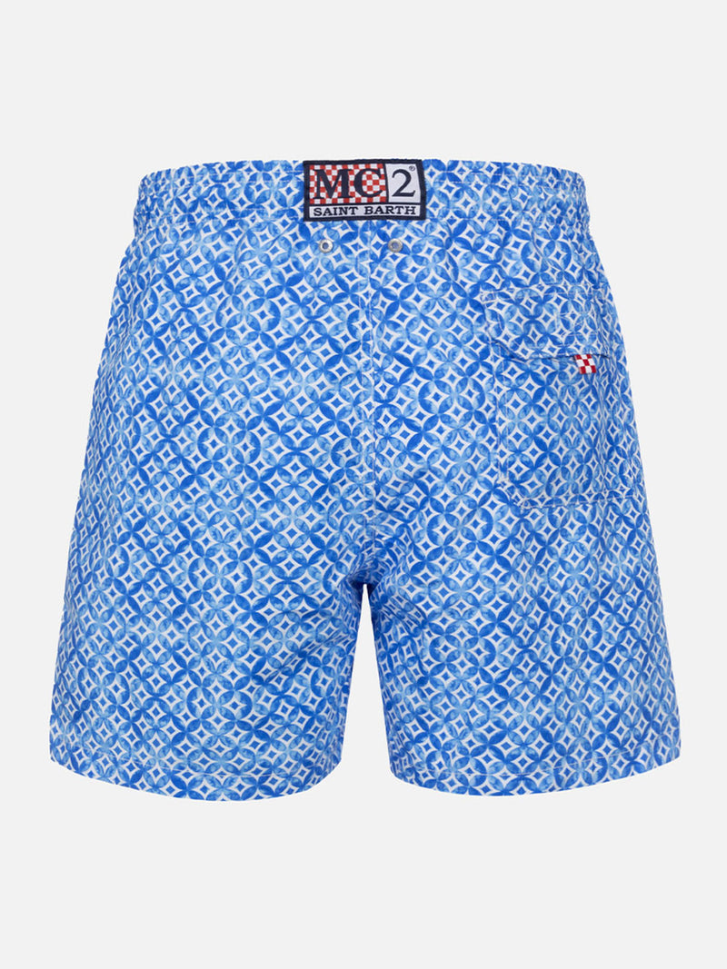 Mittellange Gustavia-Badeshorts für Herren mit geometrischem Majolika-Print