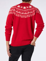 Roter Herrenpullover im norwegischen Stil