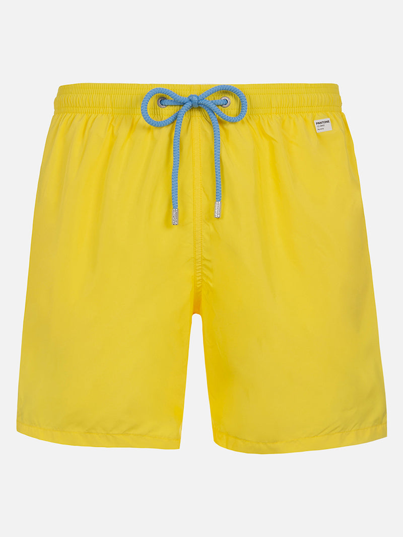 Hellgelbe Badeshorts für Herren aus leichtem Stoff Lighting Pantone | PANTONE® SPECIAL EDITION