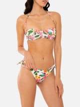 Weißer Bikini mit buntem Blumendruck