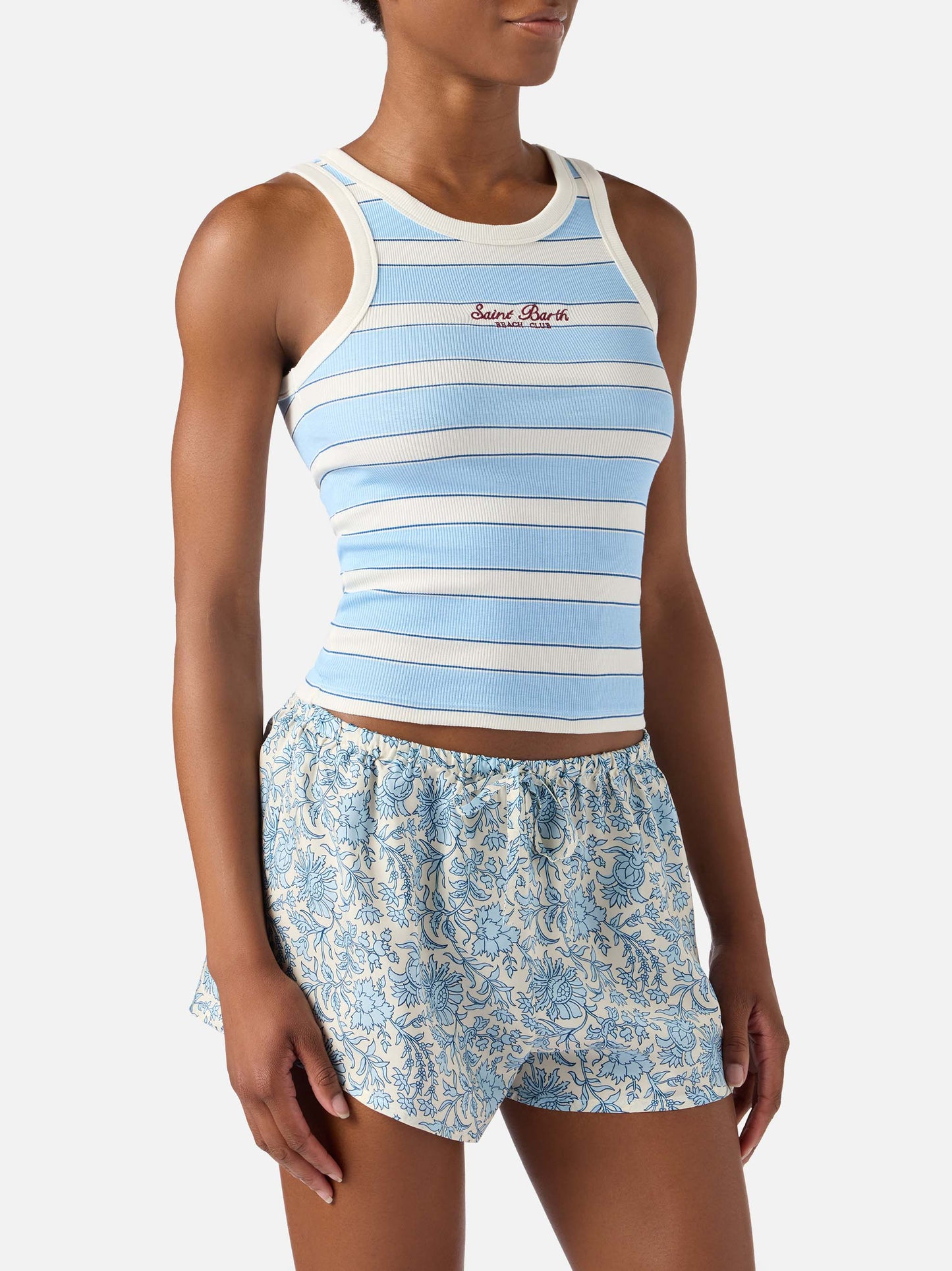 Camiseta de tirantes Ada a rayas azul claro con bordado beach club 