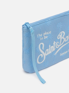 Aline hellblaue Frottee-Pochette mit Palmenprägung