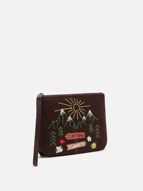 Sombrero Aline de fieltro marrón pochette con paisaje de montaña bordado 