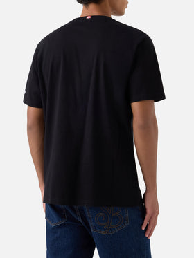 Camiseta Arnott en negro con bordado Shots and $tocks 