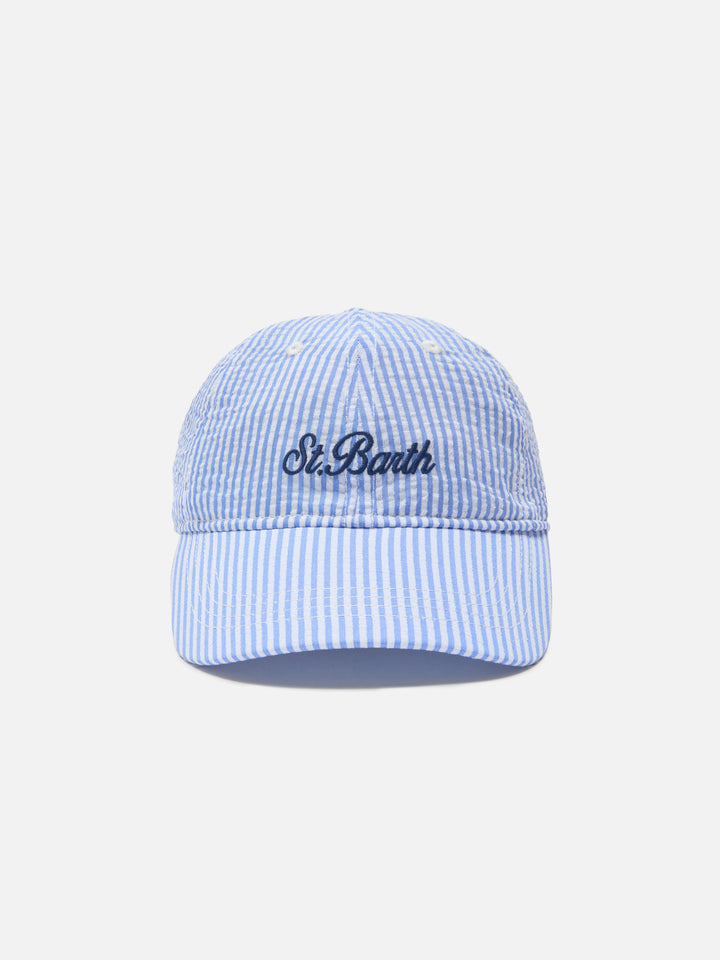 Baseball cap with visor in cotton seersucker with light blue and white stripes