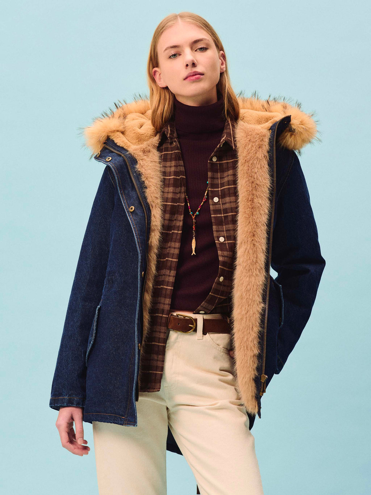 Parka Brenna blu in denim di cotone con cappuccio in effetto pelliccia