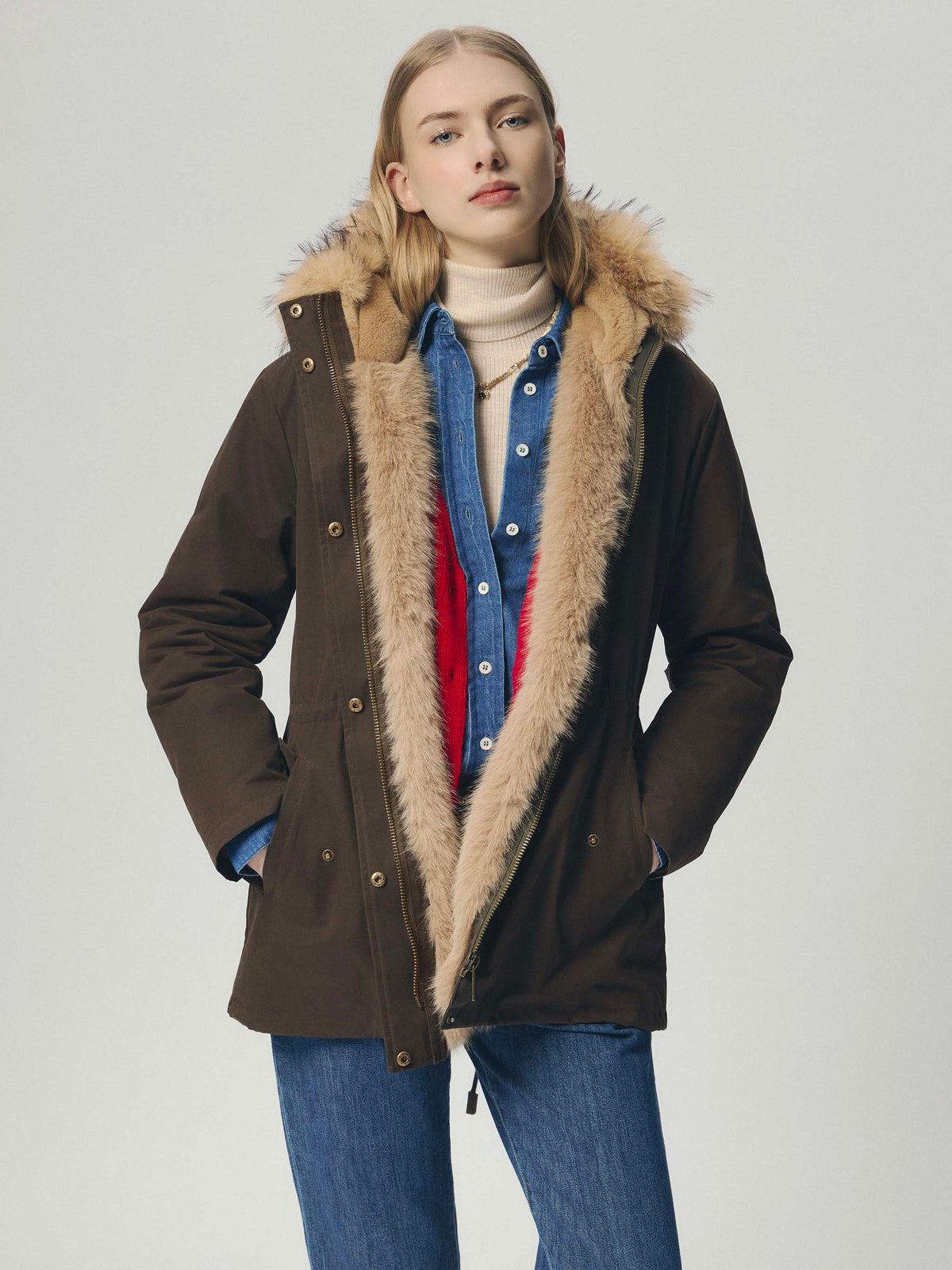 Military-grüner Brenna Parka aus gewachstem Baumwollmix mit Kapuze aus Faux Fur 
