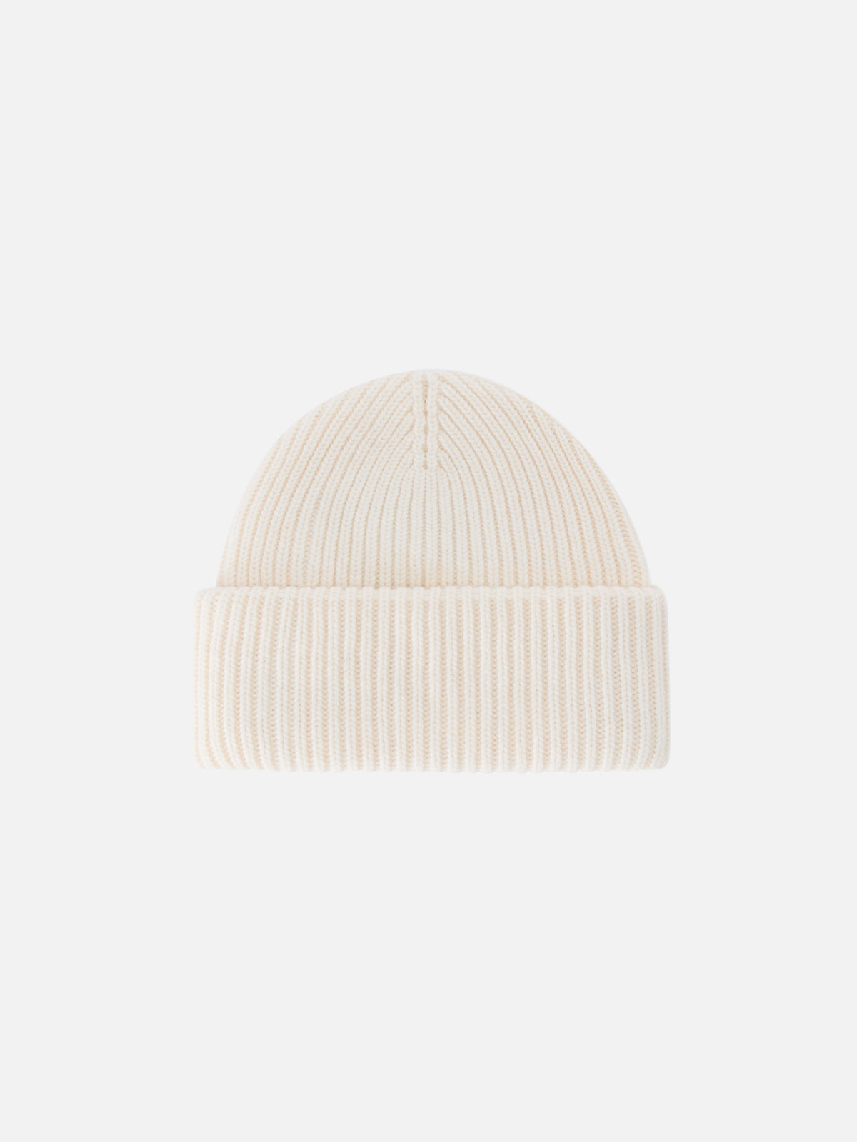 Gorro beanie Berry color blanco roto con parche del logo 
