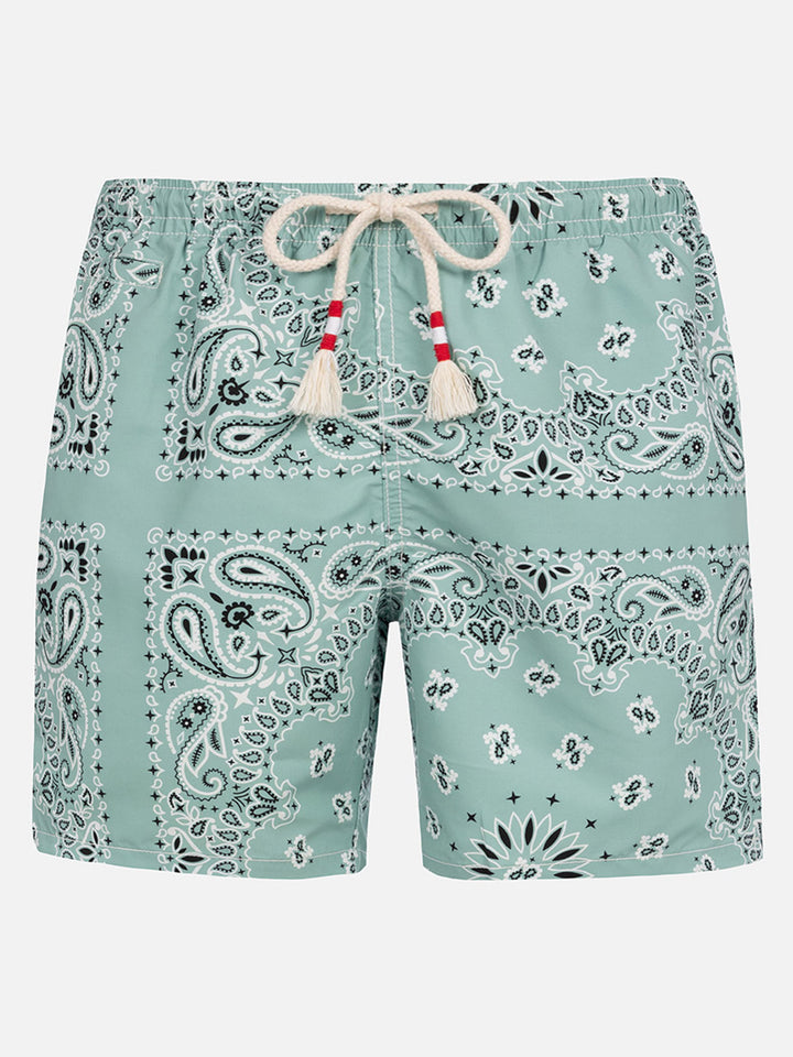 Mittellange Badeshorts Caprese mit salbeigrünem Bandanna-Print