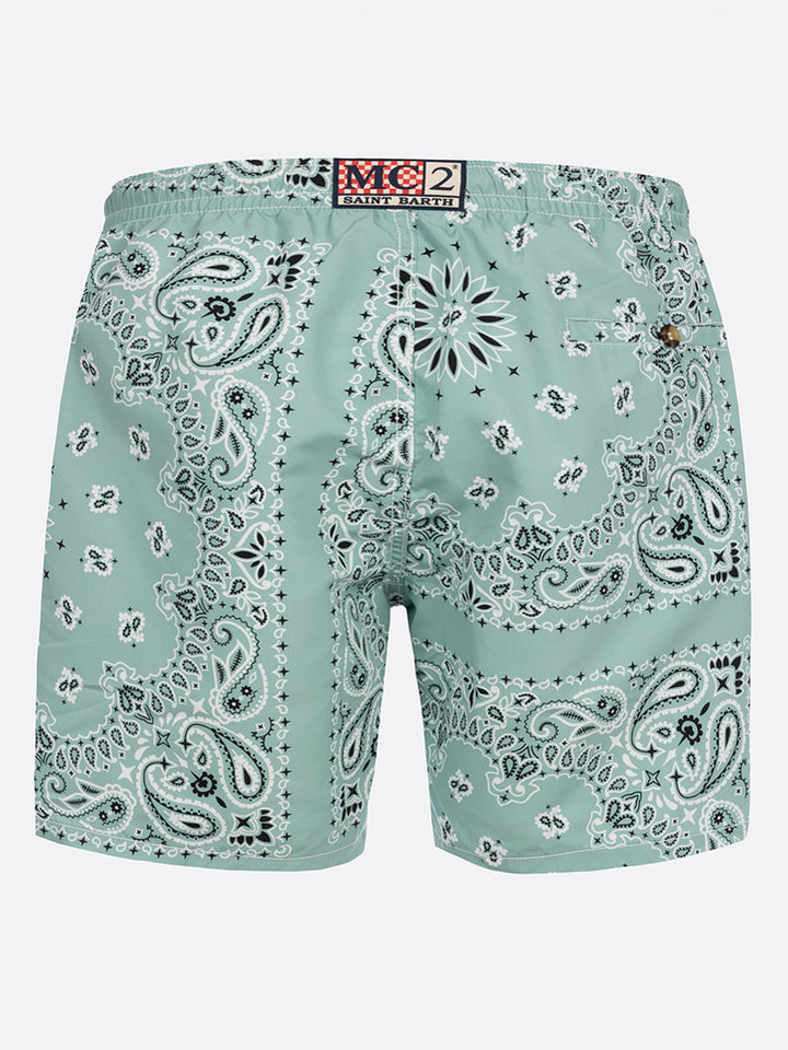 Mittellange Badeshorts Caprese mit salbeigrünem Bandanna-Print