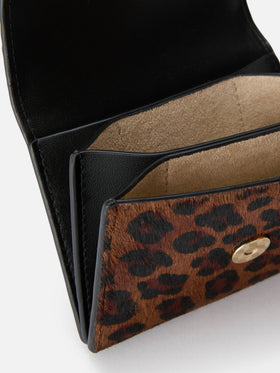 Tarjetero de piel con estampado de leopardo 