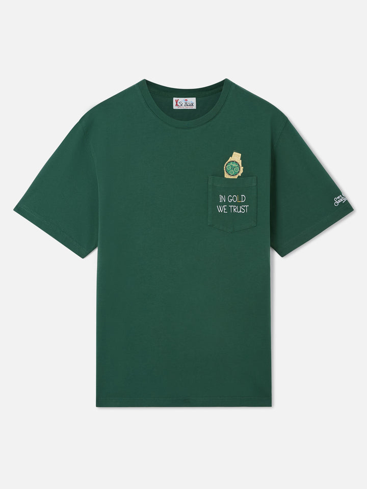 Connor T-Shirt mit Brusttasche in Grün mit „In Gold We Trust“-Stickerei 