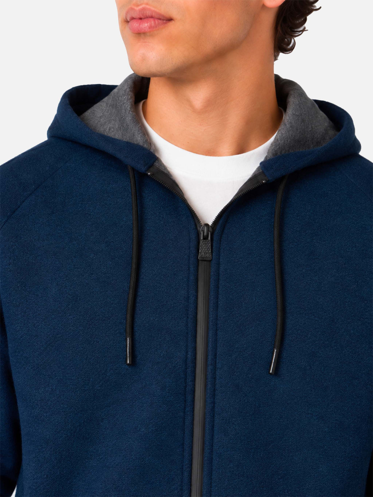 Sudadera Carrel de tejido técnico en color azul marino liso 