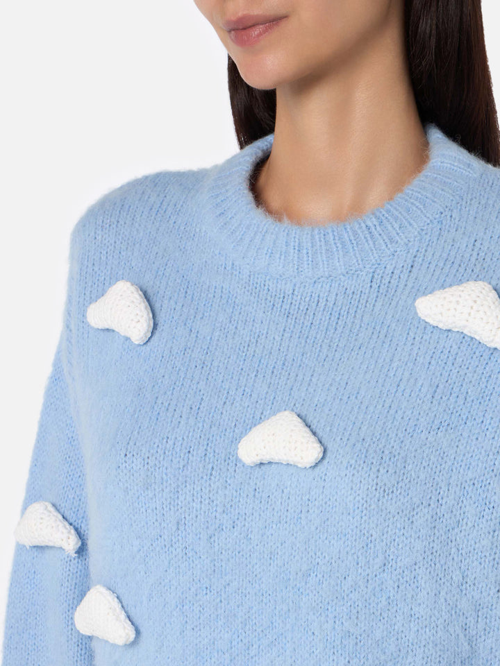 Maglione in misto alpaca garzato con applicazioni nuvole crochet