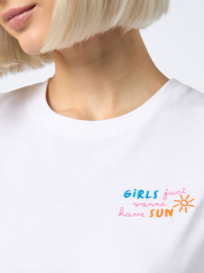 Damen-T-Shirt Emilie aus Baumwolljersey mit Rundhalsausschnitt und „Girls just wanna have Sun“-Stickerei