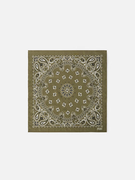 Foulard in cotone con stampa bandana verde militare