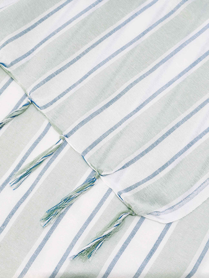 Telo mare Foutas Lighta righe verde acqua e bianco con logo ricamato