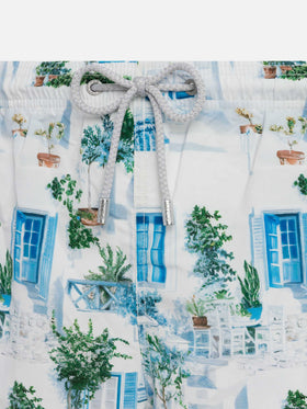 Mittellange Badeshorts „Gustavia“ mit griechischem Haus-Print | KI-MITENTWICKELTES DESIGN VON RICKDICK – UNTERSTÜTZT VON RED-EYE