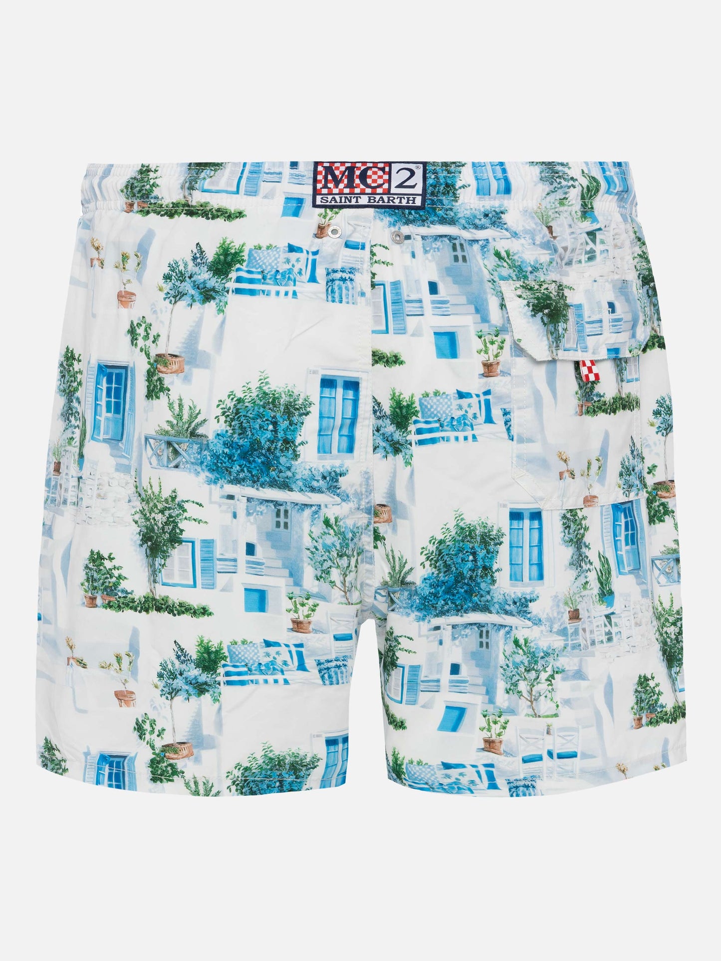 Mittellange Badeshorts „Gustavia“ mit griechischem Haus-Print | KI-MITENTWICKELTES DESIGN VON RICKDICK – UNTERSTÜTZT VON RED-EYE