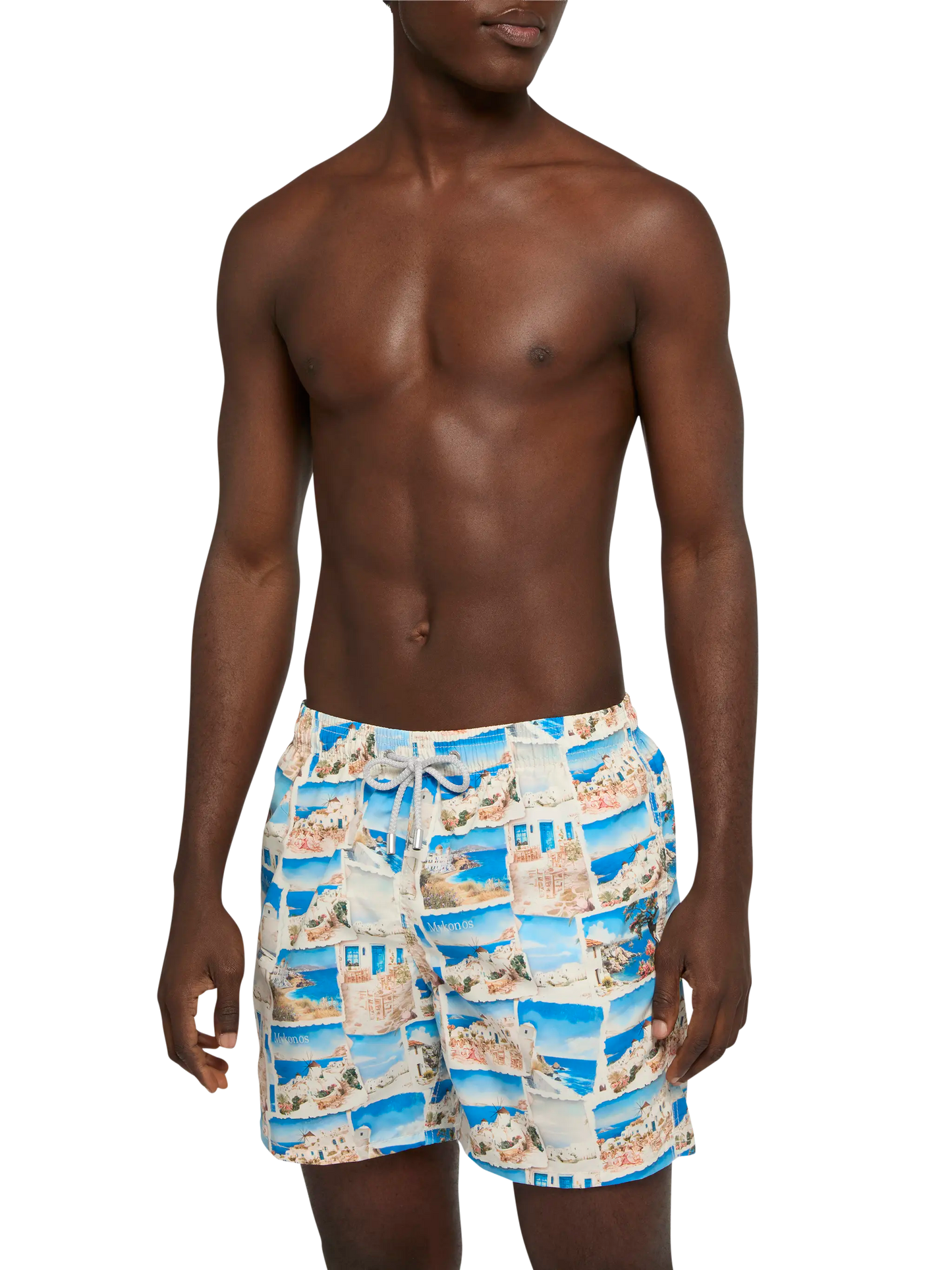 Mittellange Gustavia-Badeshorts mit Mykonos-Postkartendruck | AI-MITENTWICKELTES DESIGN VON RICKDICK – POWERED BY RED-EYE