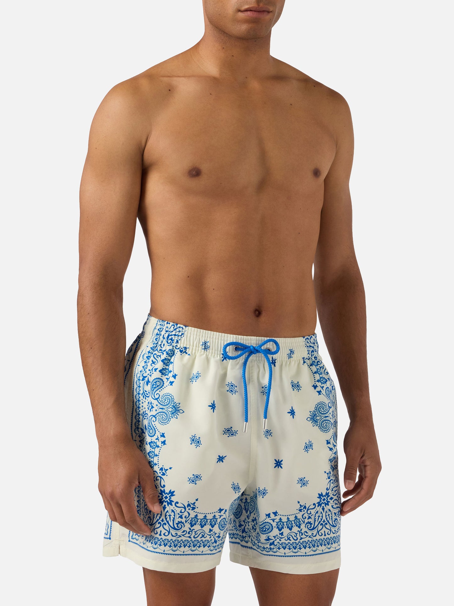 Short de bain Gustavia bleu clair et blanc à imprimé bandana 