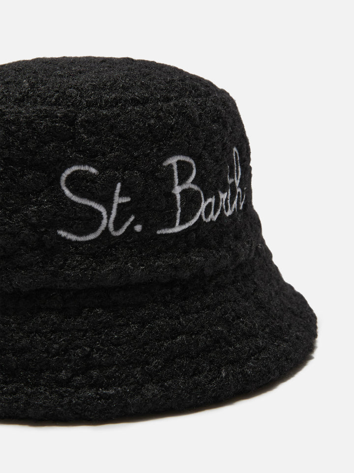 Cappello bucket in sherpa nero con ricamo frontale
