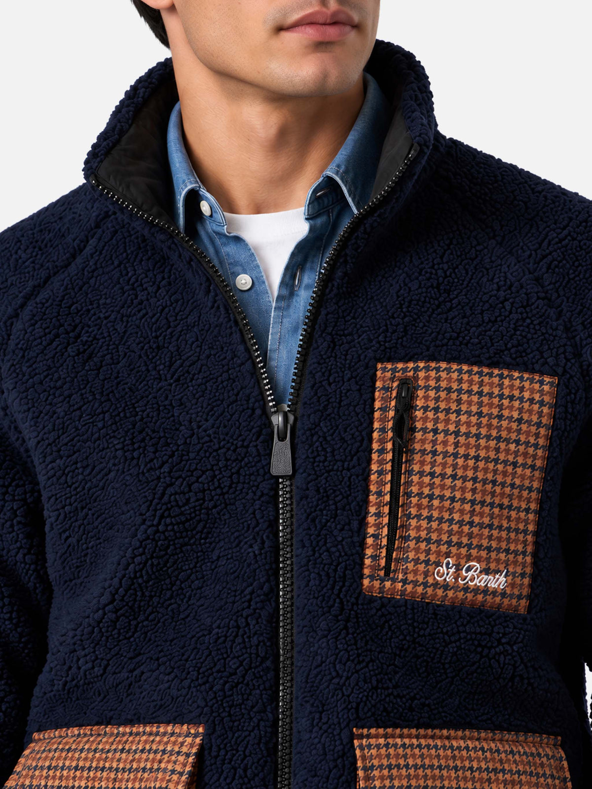 Chaqueta sherpa azul Keystone con bolsillos de parche a cuadros 