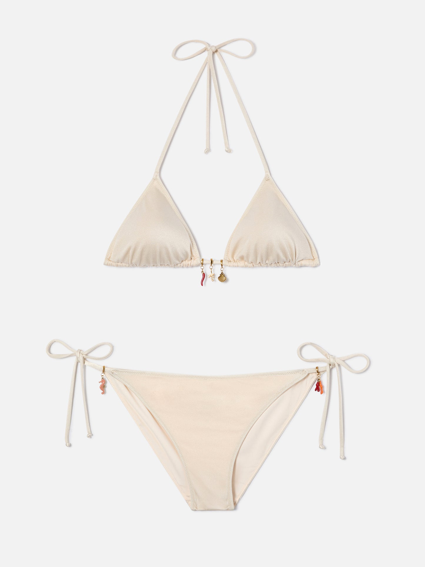 Leah Virgo Bikini in Beige mit glänzendem Finish und Charms 