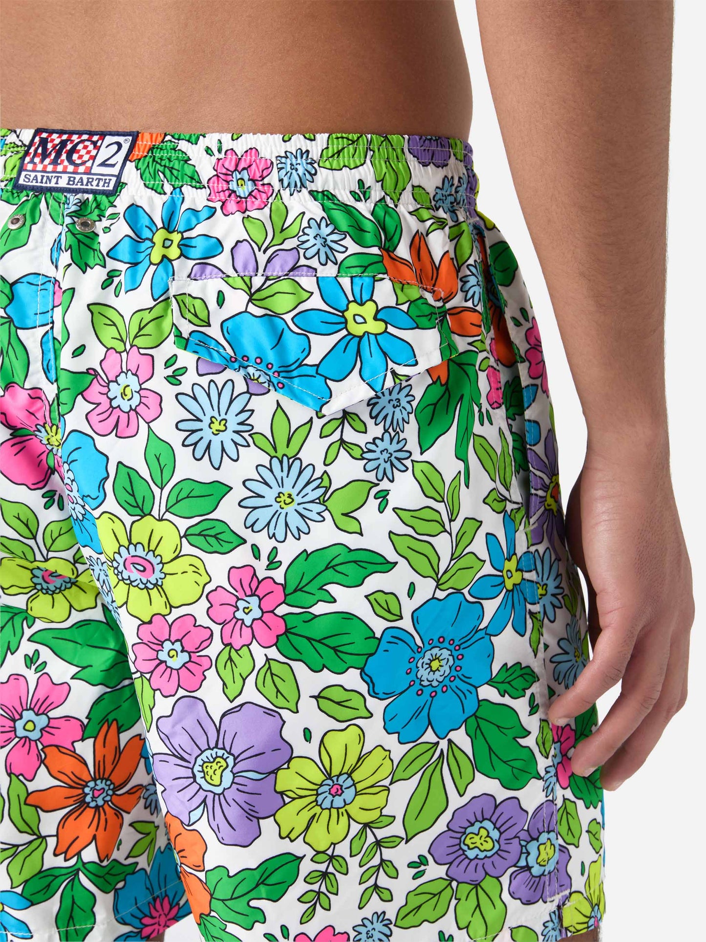 Leichte Badehose aus leuchtendem Stoff mit Blumenmuster