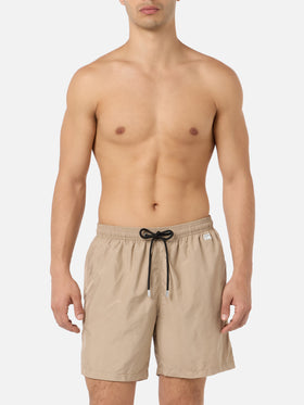 Beige Badeshorts für Herren aus leichtem Stoff Lighting Pantone | PANTONE® SPECIAL EDITION