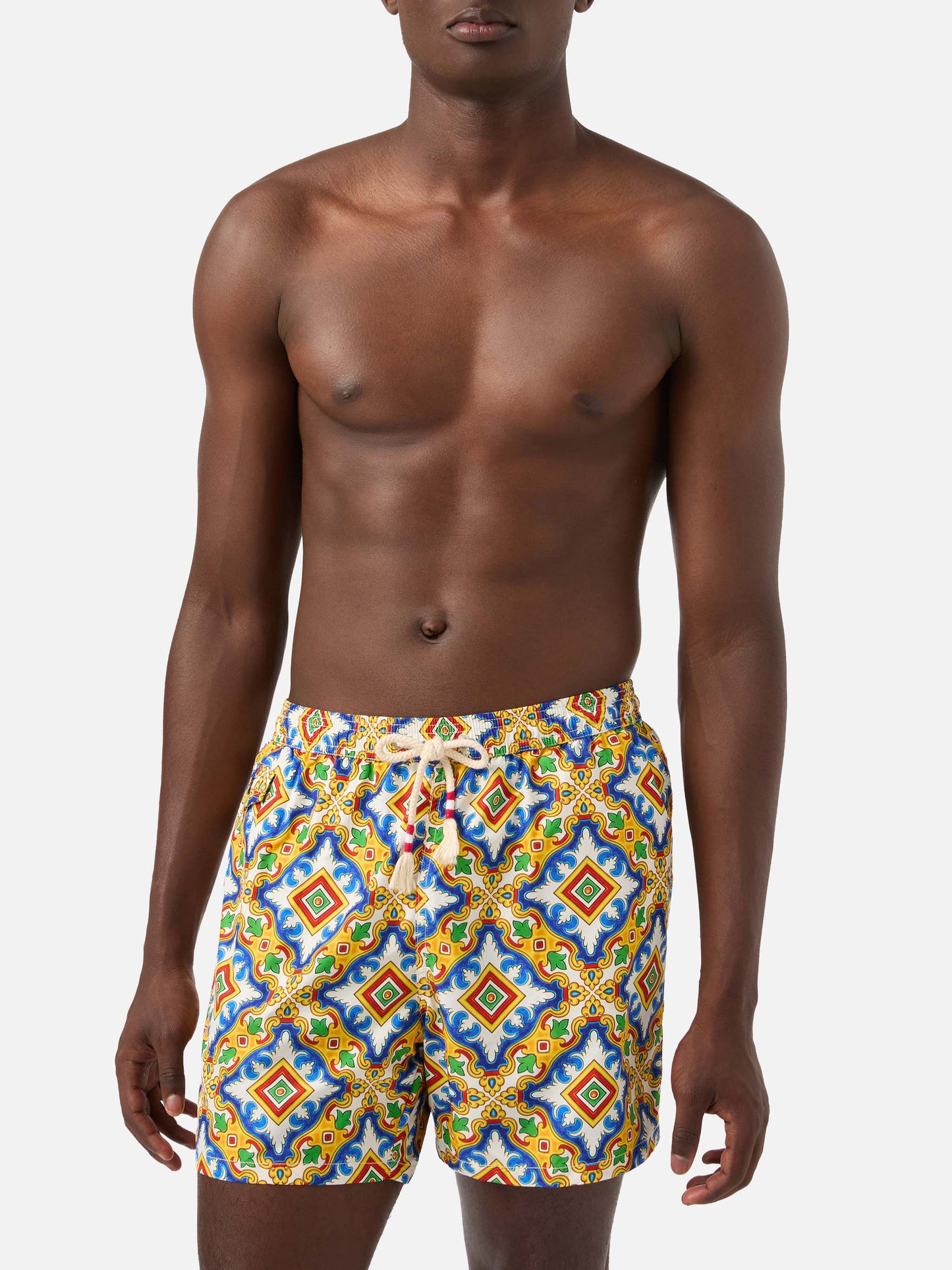 Herren-Badeshorts aus leichtem Stoff mit Maiolika-Print