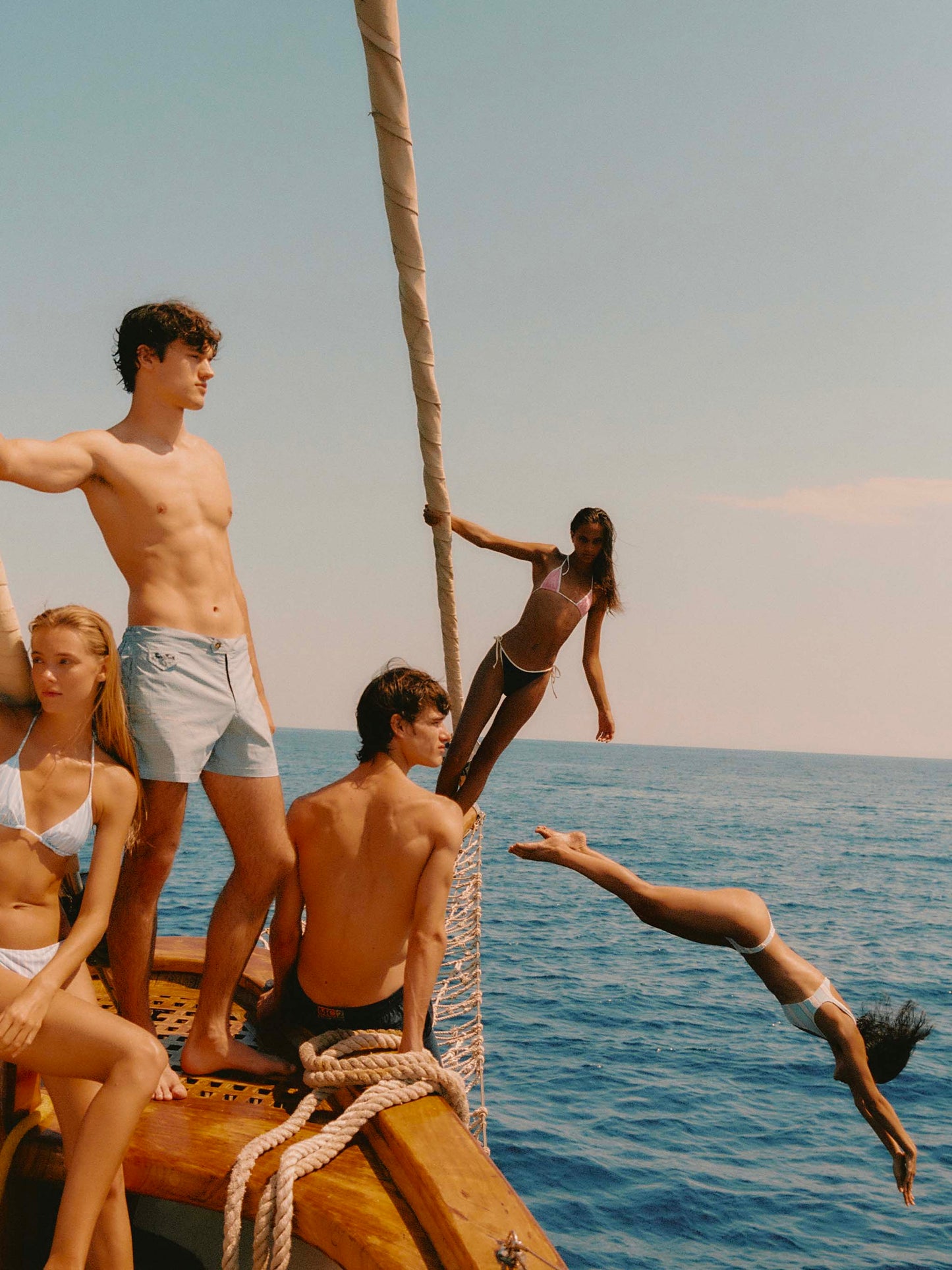 Bikini Leah Marielle rosa chiaro e bianco con bordi a contrasto