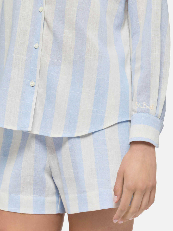 Meredith – klassisches Leinenhemd mit hellblauem Streifenmuster