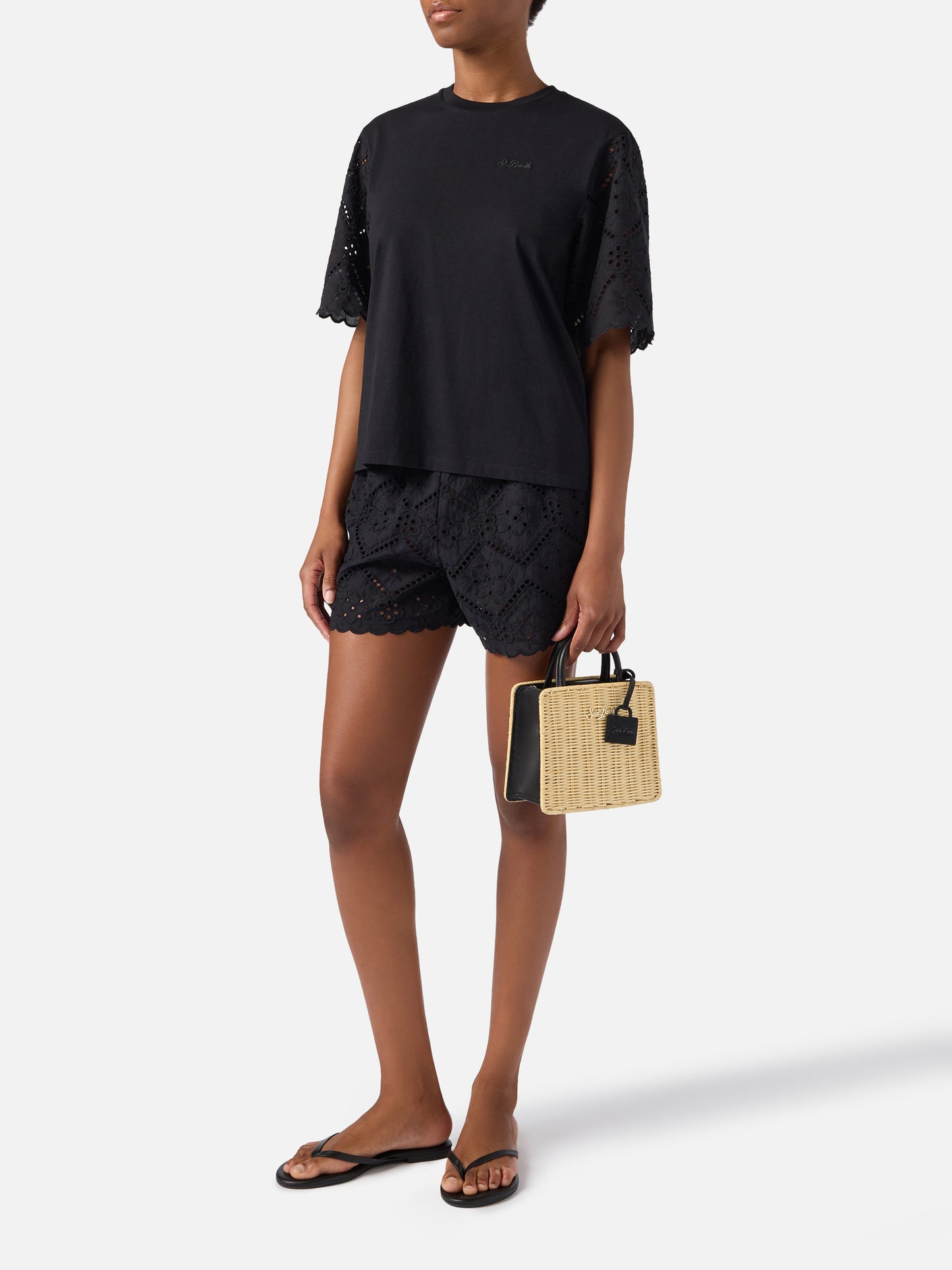 T-shirt Maisa noir avec manches en sangallo et broderie St. Barth 