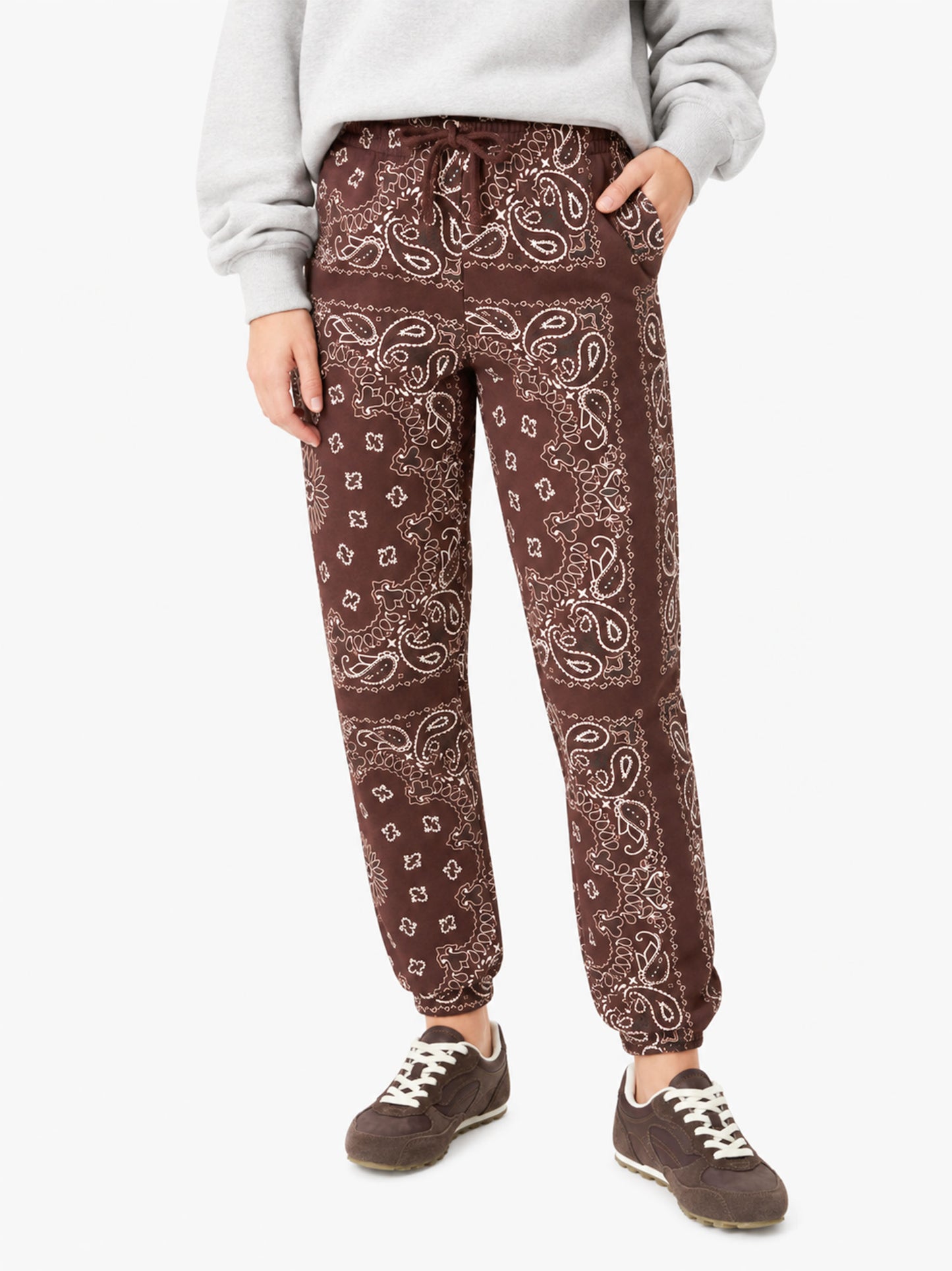Feece-Baumwollhose Odalys mit braunem Bandana-Print 