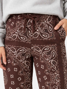 Feece-Baumwollhose Odalys mit braunem Bandana-Print 