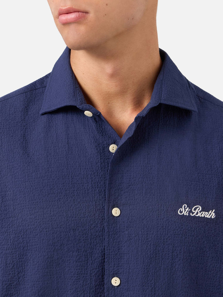 Camisa Pamplona de seersucker azul con bordado 