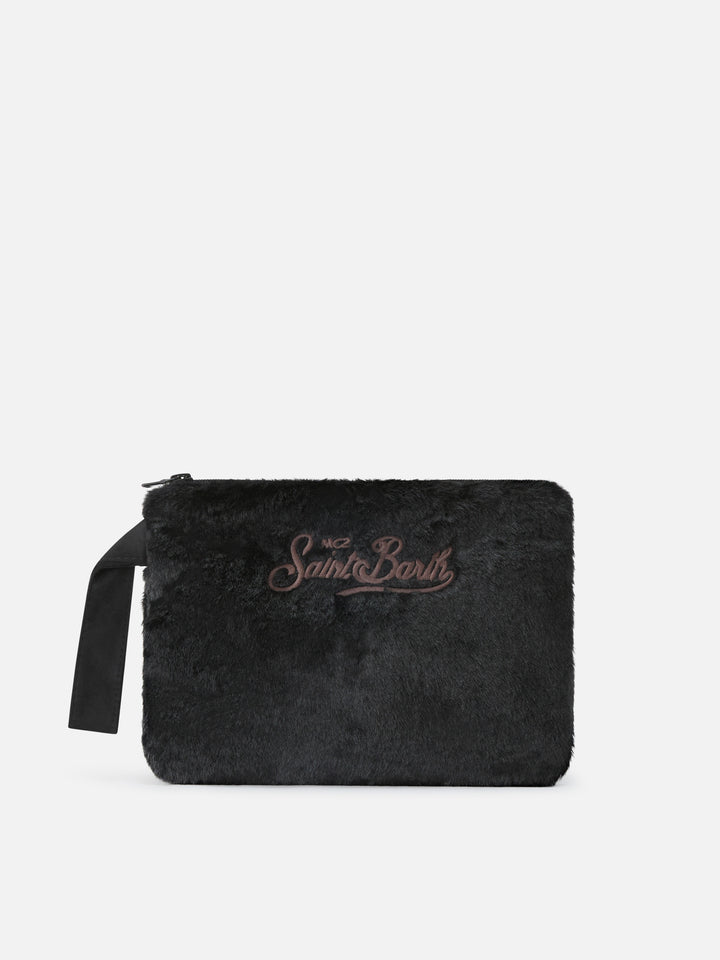 Pochette Pareasy nera effetto pelliccia con ricamo logo
