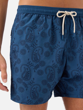 Patmos-Badeshorts aus blauem Sangallo mit Stickerei 