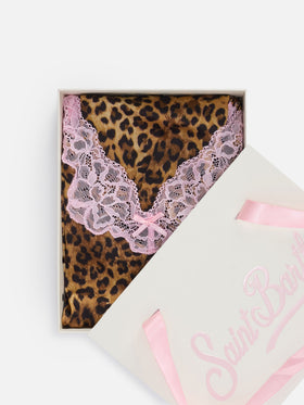 Conjunto de top Pilar y shorts con estampado de leopardo y encaje 