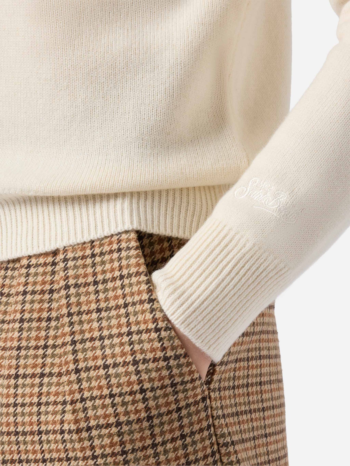 New Queen cashmere-blend sweater in white with St. Moritz embroidery | ST. MORITZ TOP OF THE WORLD SPECIAL EDITION