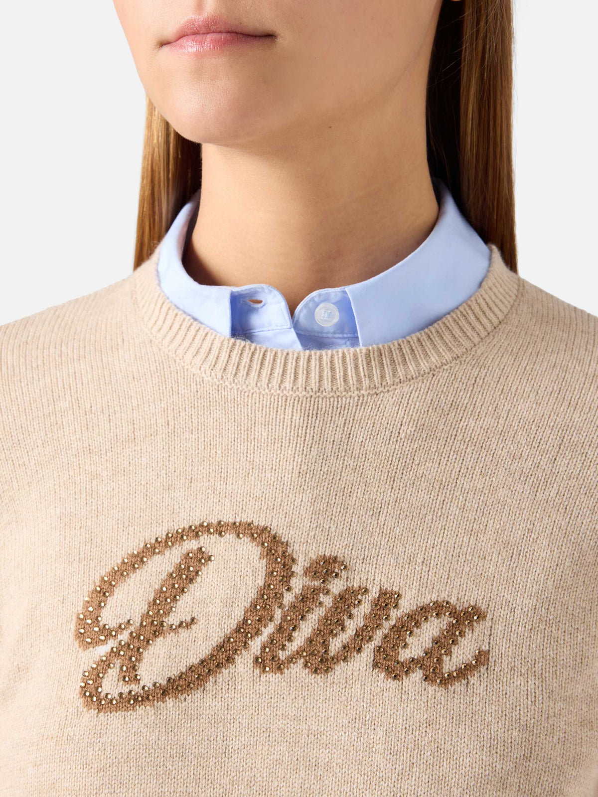 Maglia girocollo New Queen beige con ricamo Diva in strass