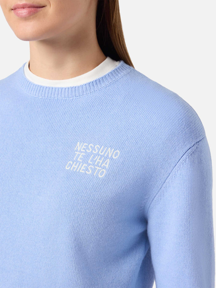 Maglione azzurro New Queen con ricamo Nessuno te l'ha chiesto